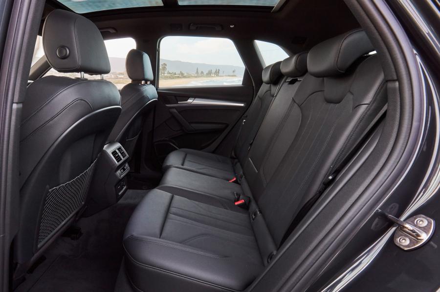 Интерьер Audi Q5 40 TDI Quattro 2019 года  (AU) (фото 19 из 19)